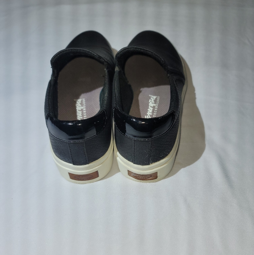 Dr. Scholl's synthetic leather shoes. - Picture 4 of 8